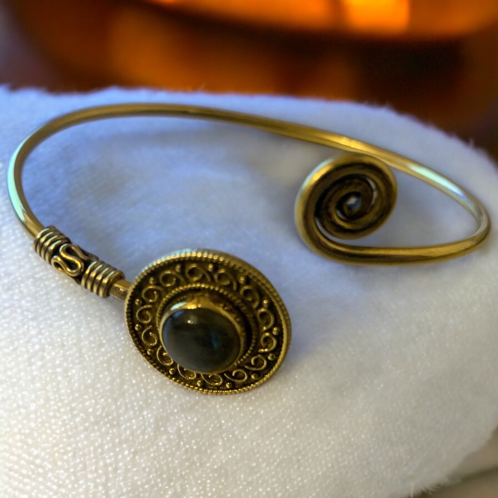BIJOUX EN LAITON